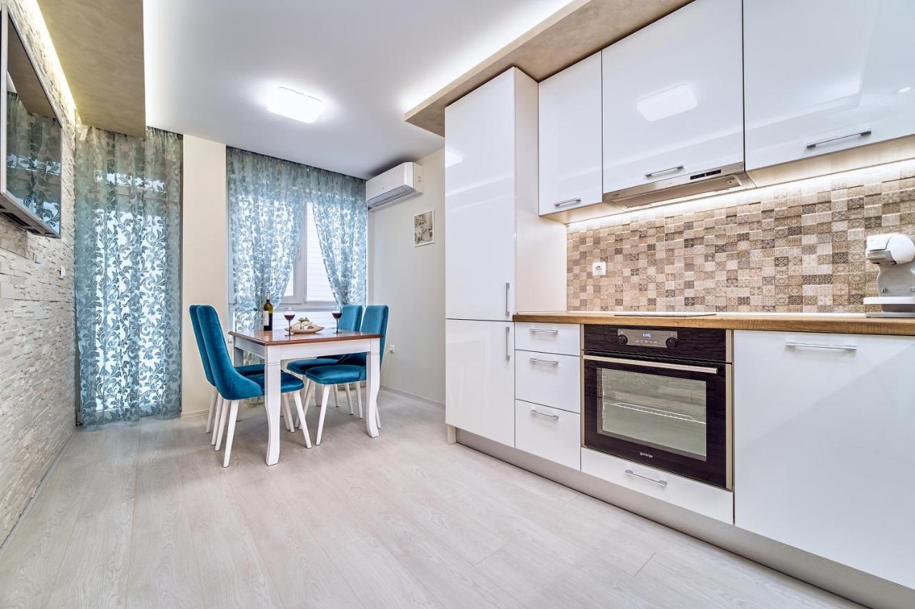 Апартамент S Apart Varna Buitenkant foto